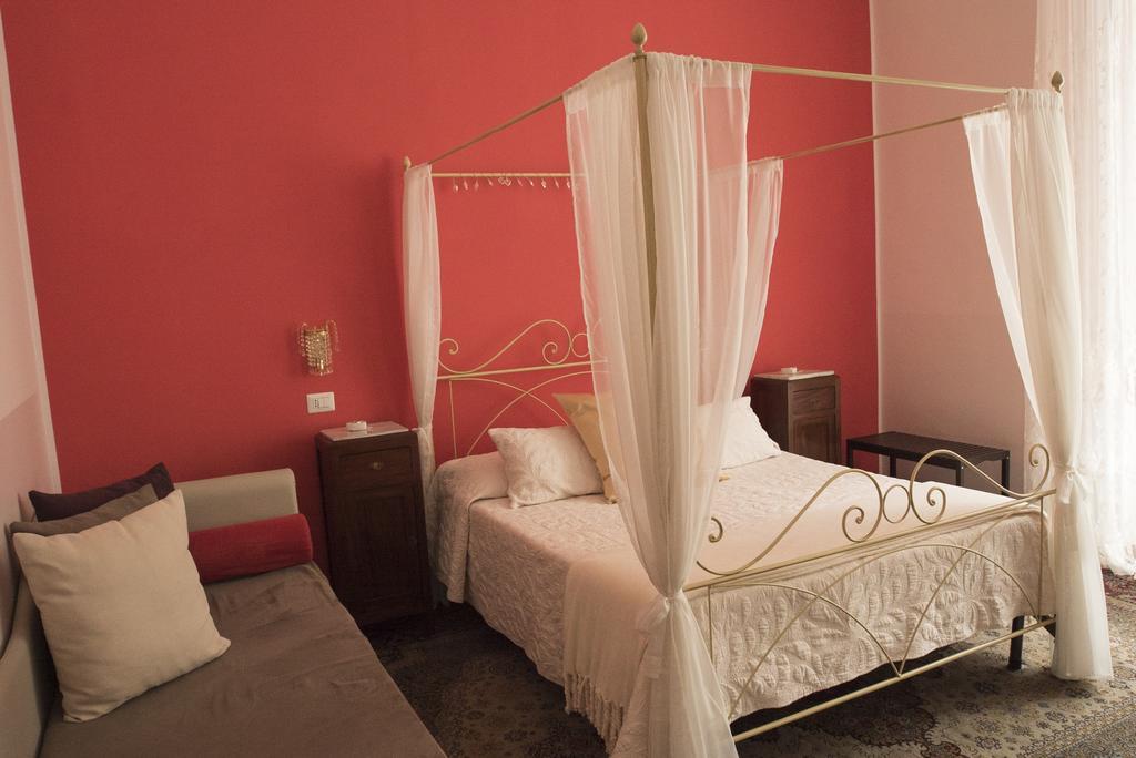 B&B Domus Garibaldi ซาแลร์โน ภายนอก รูปภาพ
