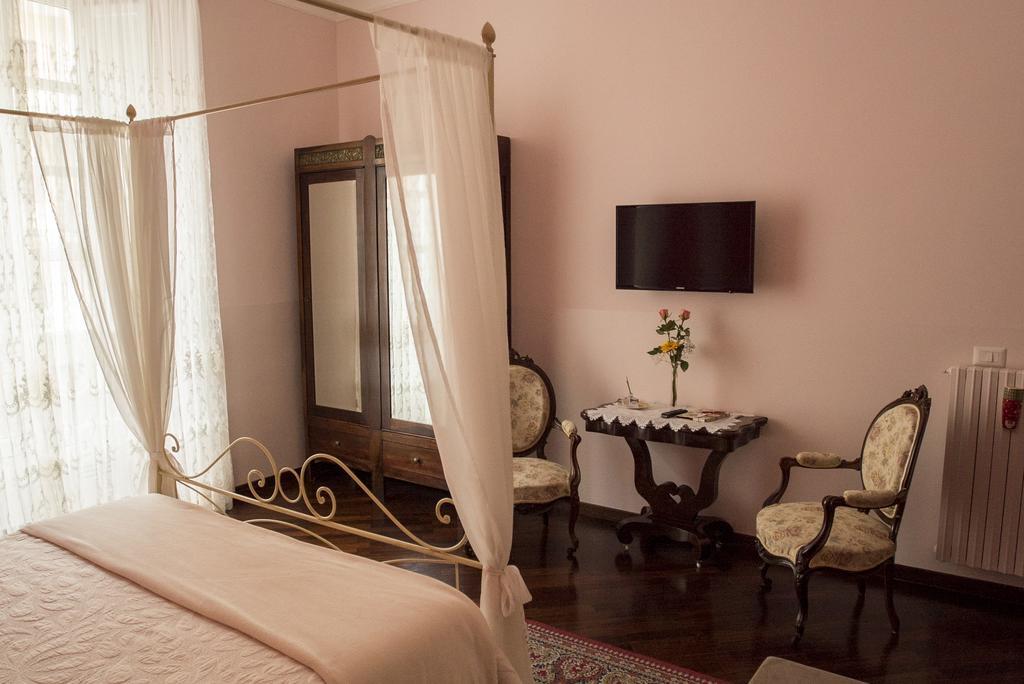B&B Domus Garibaldi ซาแลร์โน ภายนอก รูปภาพ