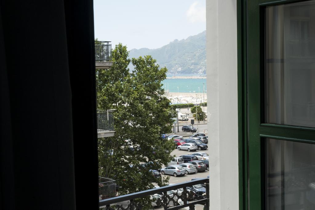B&B Domus Garibaldi ซาแลร์โน ภายนอก รูปภาพ
