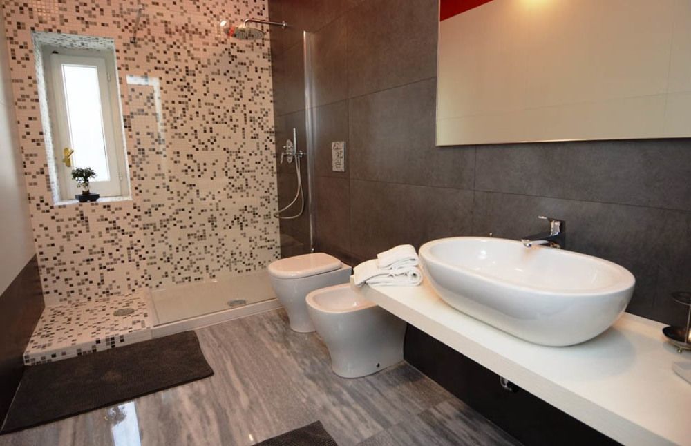 B&B Domus Garibaldi ซาแลร์โน ภายนอก รูปภาพ